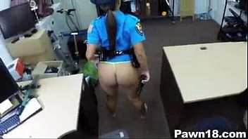 Vídeo da policial maquiada que caiu na net