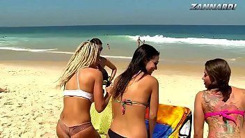 Porno brasil Mendigata e Rita Mattos deixando machos de pau duro na praia de Copacabana